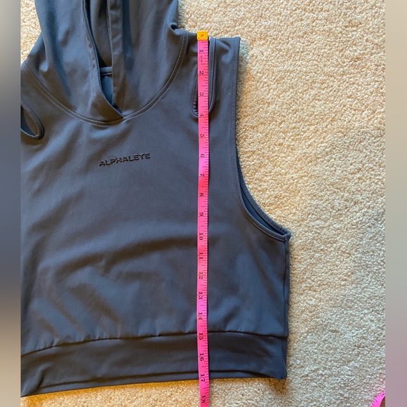 Alphalete Cropped Tank Top Womens Sz L Dark Gray Hooded Athleisure Athletic - Picture 8 of 8